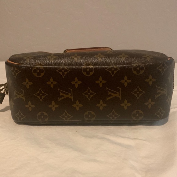 ๐ฏ Authentic Louis Vuitton Trouvile Monogram Canvas bag. - Picture 8 of 17